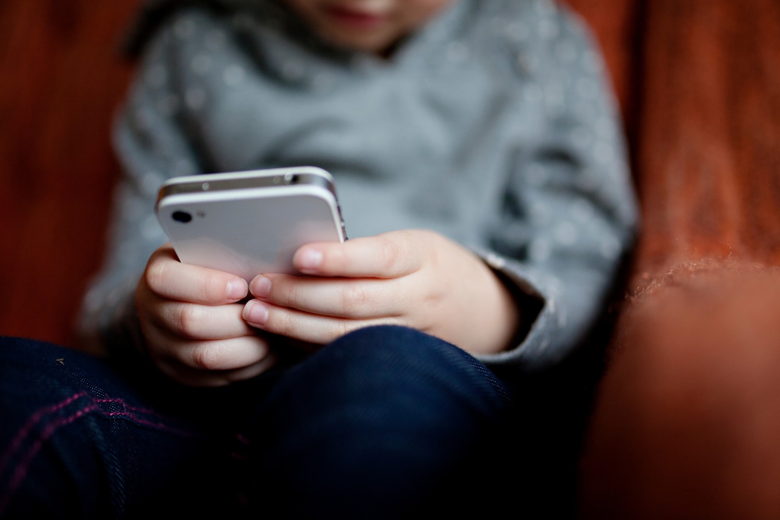 ECA Digital: menores de 16 anos terão que vincular suas redes sociais com as de seus pais