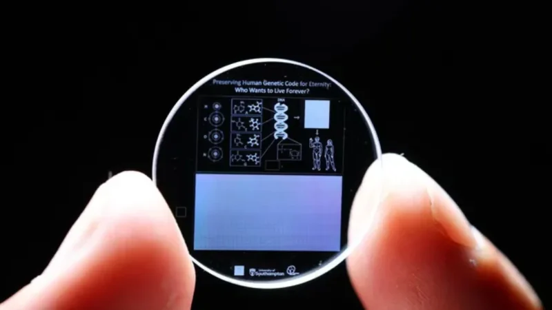 Startup britânica aposta em “cristal de memória” que pode guardar dados por 13,8 bilhões de anos