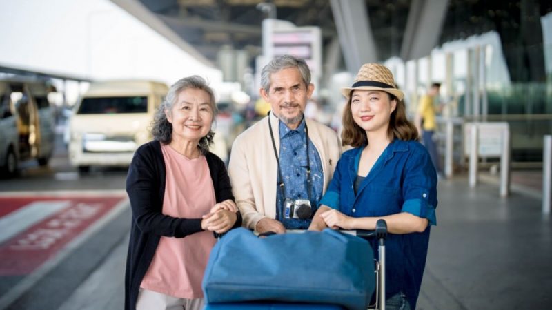 Viagem com idosos: 8 cuidados essenciais para férias tranquilas