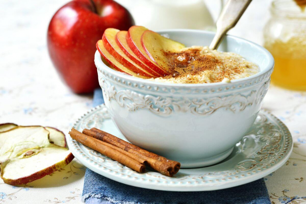 3 receitas de mingau de aveia saudável para café da manhã ou lanche da tarde