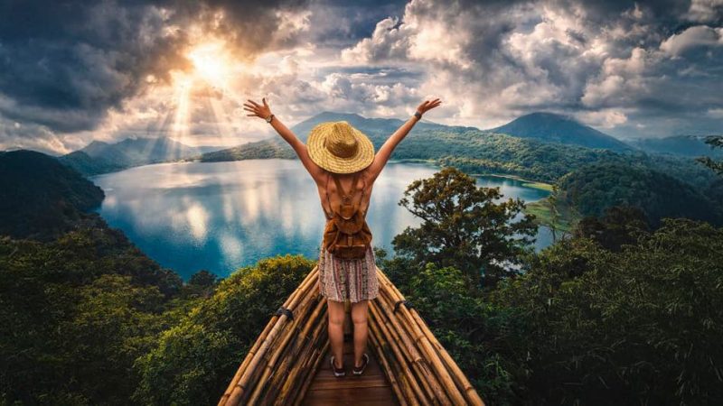 47% da Geração Z e Millennial já confiam mais em IA que em amigos na hora de planejar férias