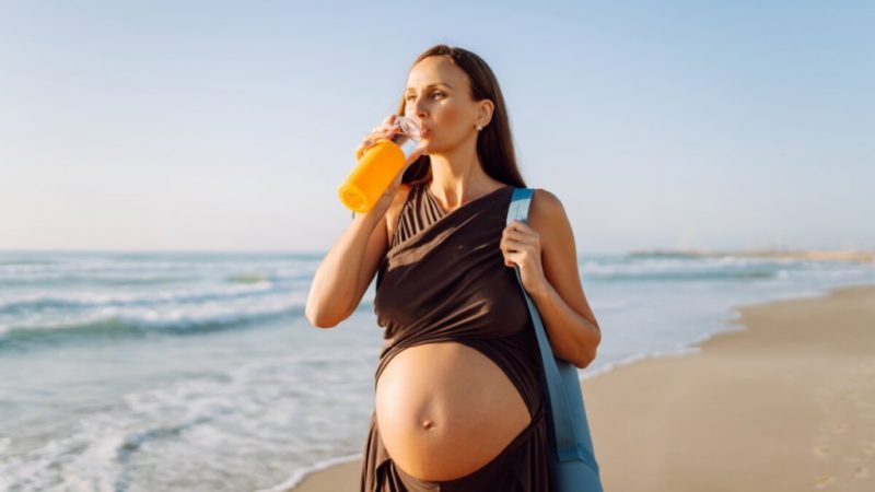 5 cuidados essenciais que toda grávida deve ter na praia