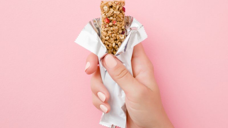 Barrinhas de cereais são realmente saudáveis? Nutricionista responde