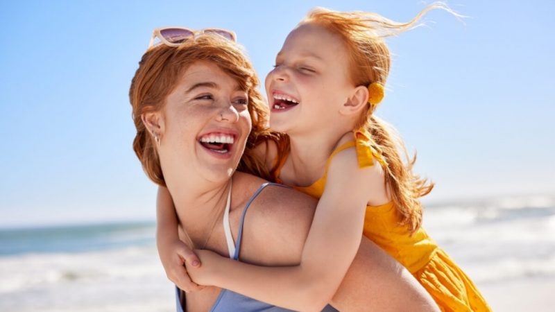 Como evitar água no ouvido: 4 dicas para curtir praia e piscina sem riscos