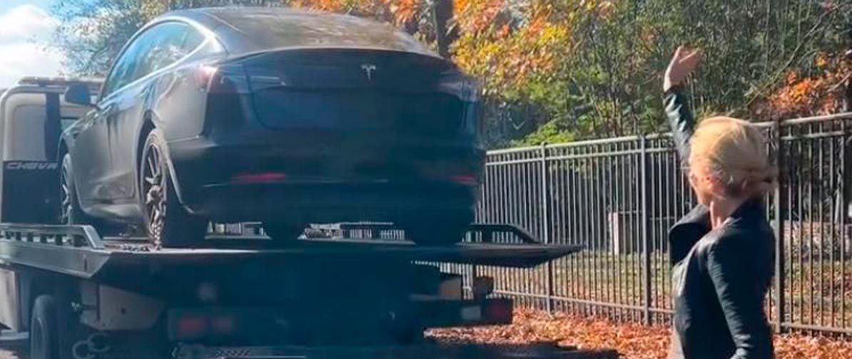 Em protesto contra Elon Musk, cantora Sheryl Crow vende seu Tesla e afirma: “chega um momento em que você precisa decidir de que lado está”