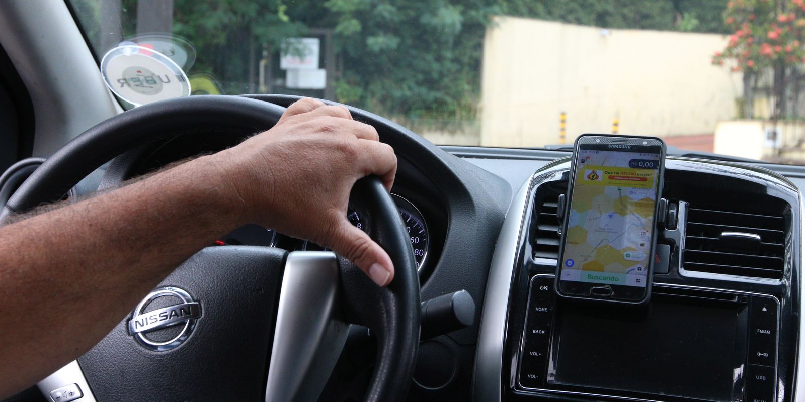 Estudo revela: madrugada e domingo elevam preço de corridas por app em até 52%