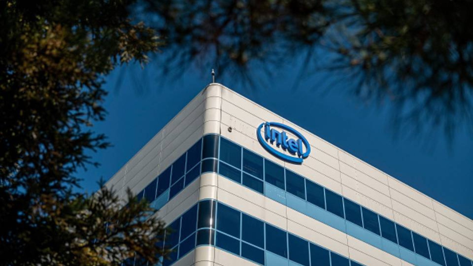 Intel admite falhas e priorizará o mercado de servidores
