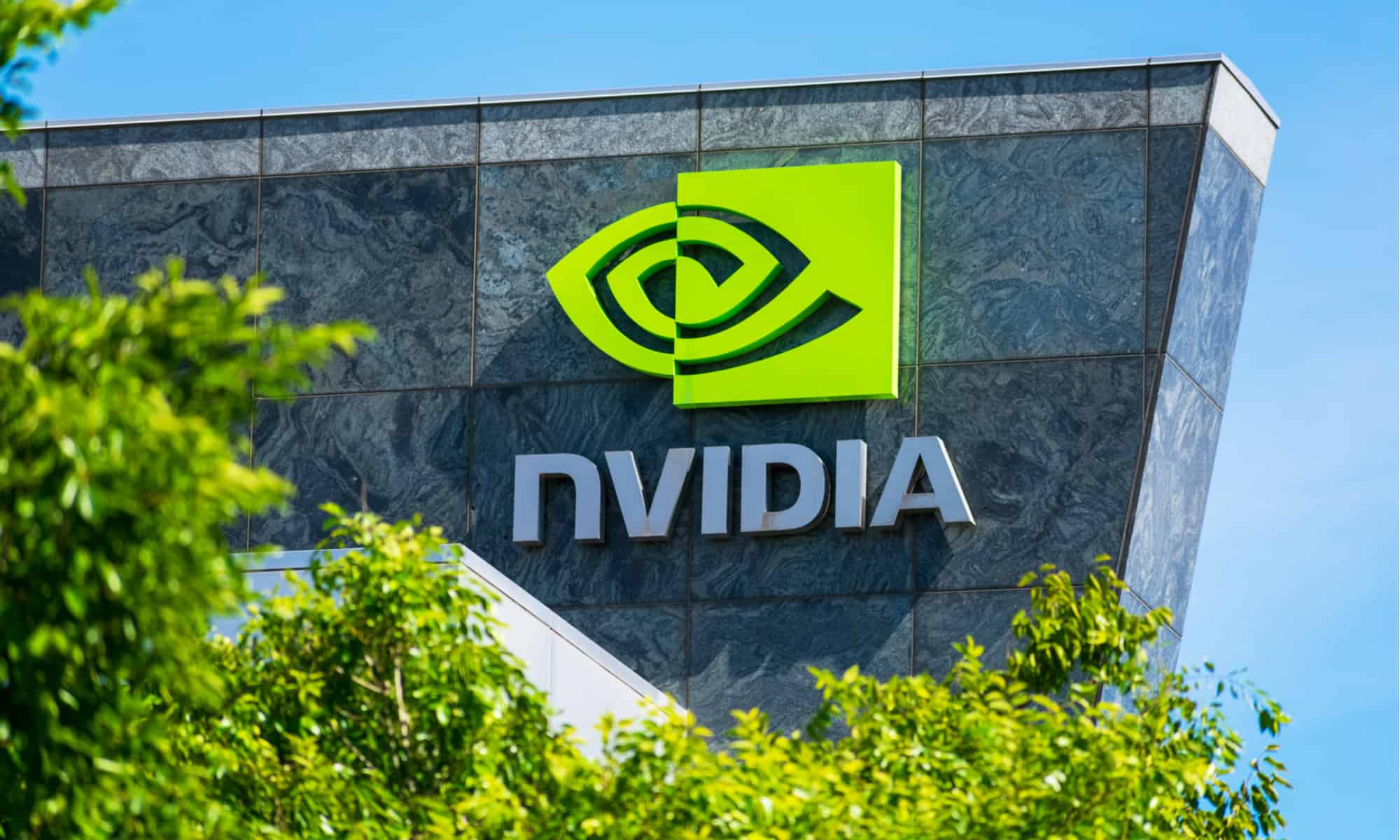 NVIDIA enfrenta processo por uso de 500 TB de livros pirateados para treinar IA