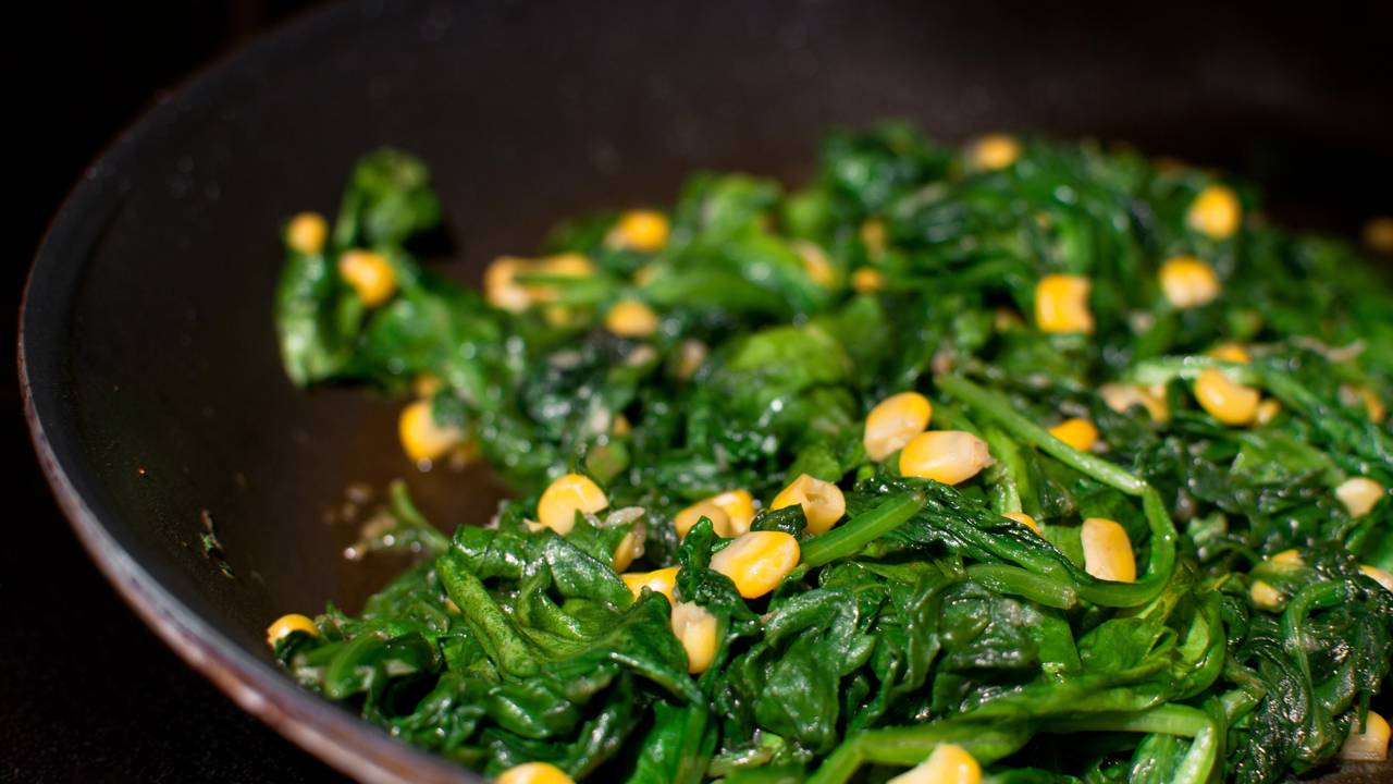 Nem fritar, nem assar: refogar é melhor para ganhar sabor rápido
