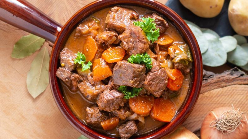 Nutritivo e econômico: como render a carne com um picadinho com legumes saboroso