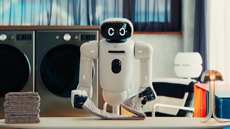 O robô LG CLOiD promete dobrar sua roupa e preparar o café da manhã