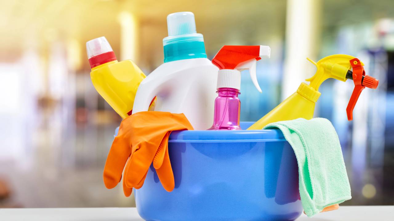 Percebeu sujeira acumulando? Estas 3 receitas caseiras podem resolver rápido