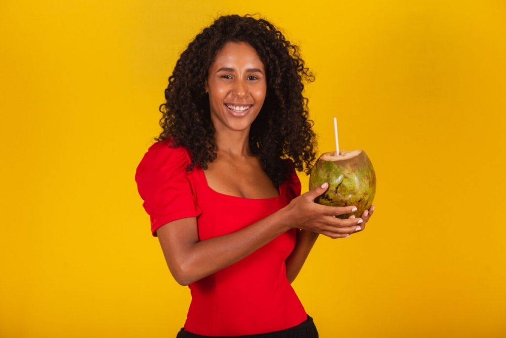 Ressaca: veja alimentos e bebidas para recuperar o bem-estar