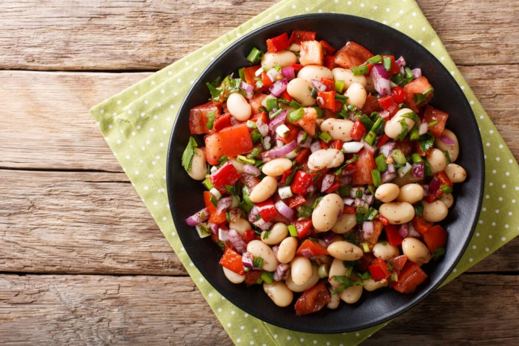 Salada de feijão: 5 receitas ricas em ferro para os dias quentes