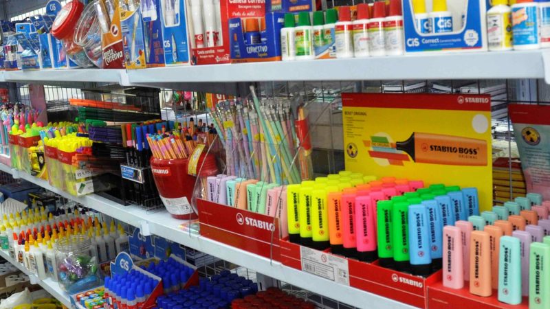 como evitar armadilhas ao comprar material escolar