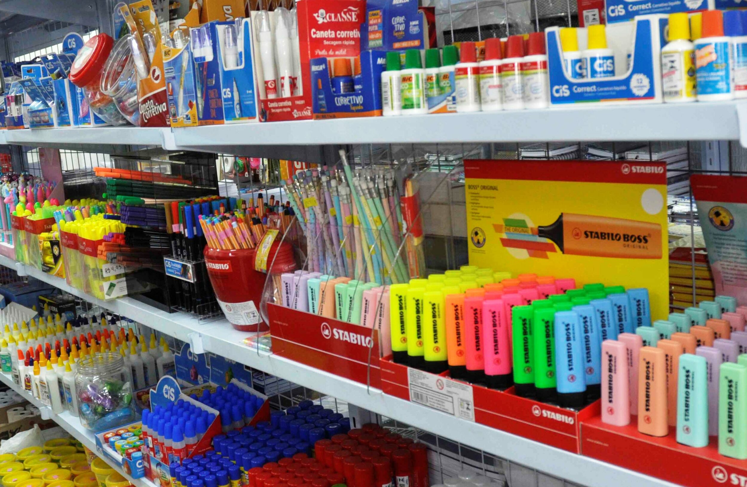 como evitar armadilhas ao comprar material escolar
