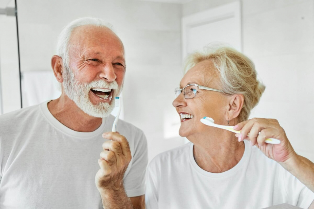 5 dicas para manter os dentes bonitos e naturais até o fim da vida