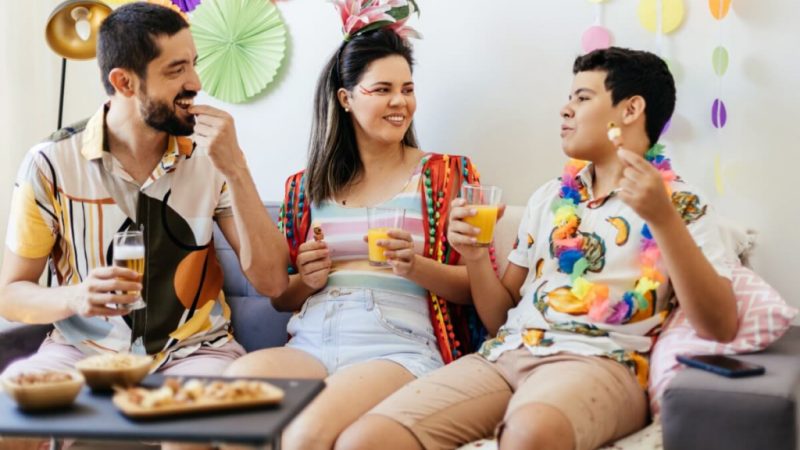 Alimentação no Carnaval: 5 dicas práticas para manter a energia e a saúde na folia