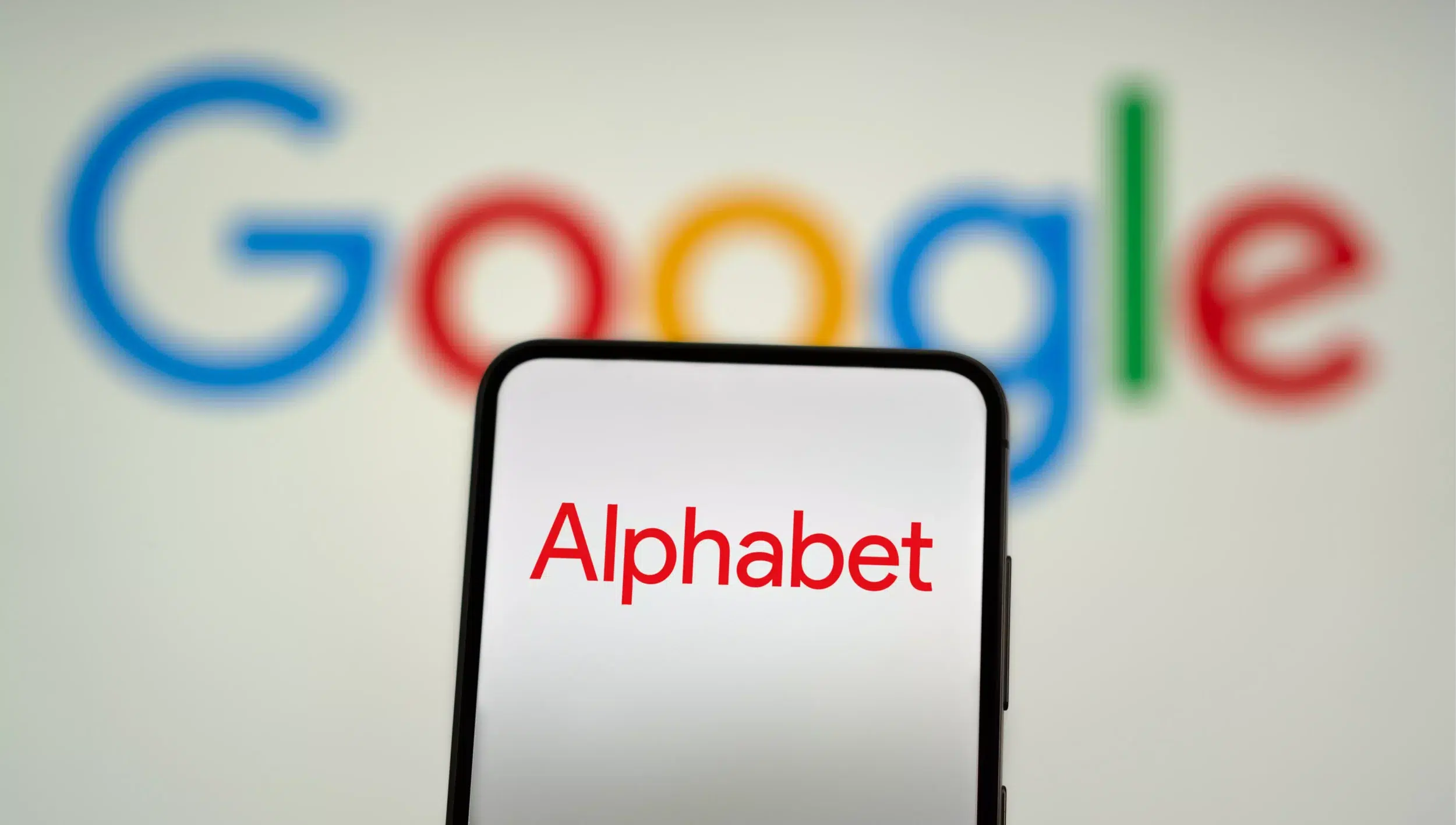 Alphabet aposta em raros títulos de 100 anos para financiar IA