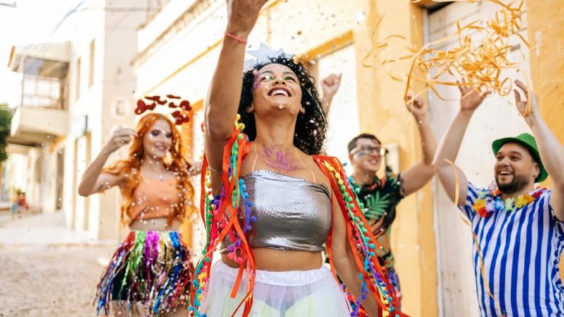 Carnaval sem cansaço: 6 dicas para aguentar horas em pé na folia