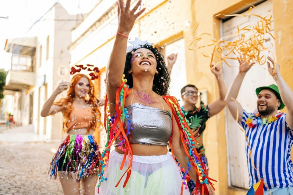Carnaval sem cansaço: 6 dicas para aguentar horas em pé na folia
