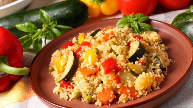 Cuscuz marroquino: 5 receitas saudáveis e práticas para o almoço