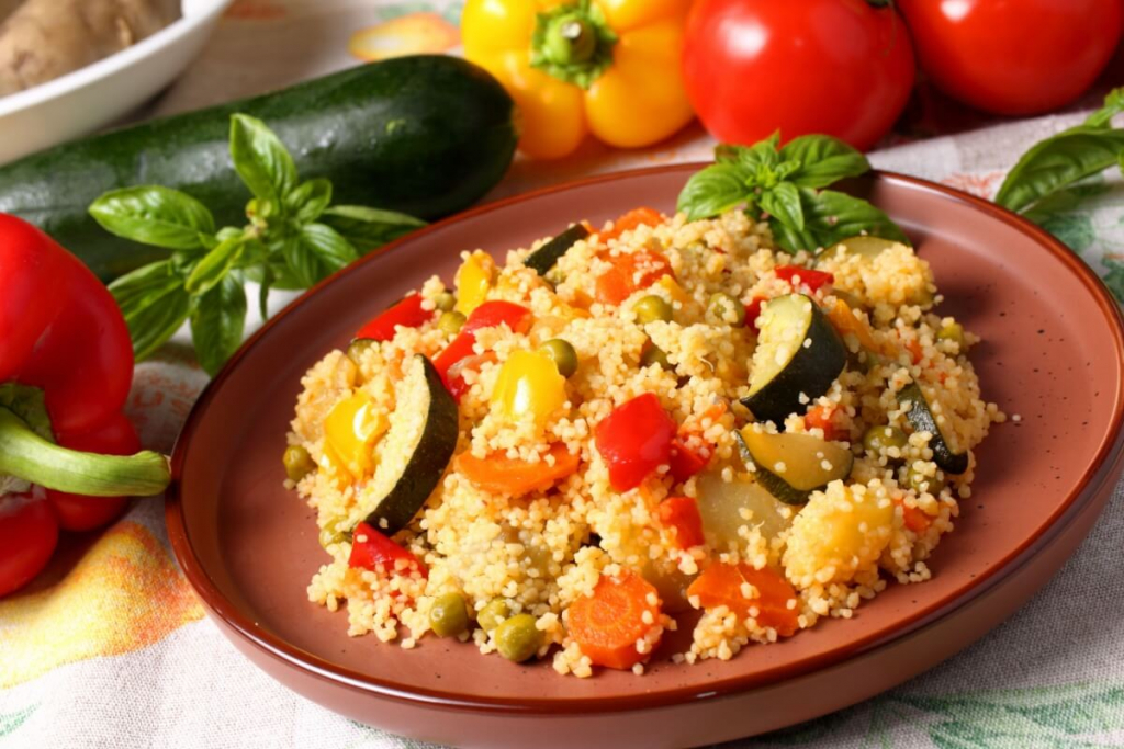 Cuscuz marroquino: 5 receitas saudáveis e práticas para o almoço