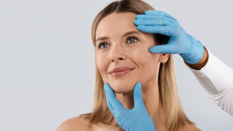 Entenda como o emagrecimento acelerado pode provocar flacidez e perda de volume facial