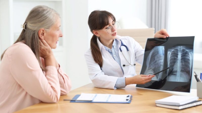 Infecção pulmonar: 10 sintomas que podem indicar a doença