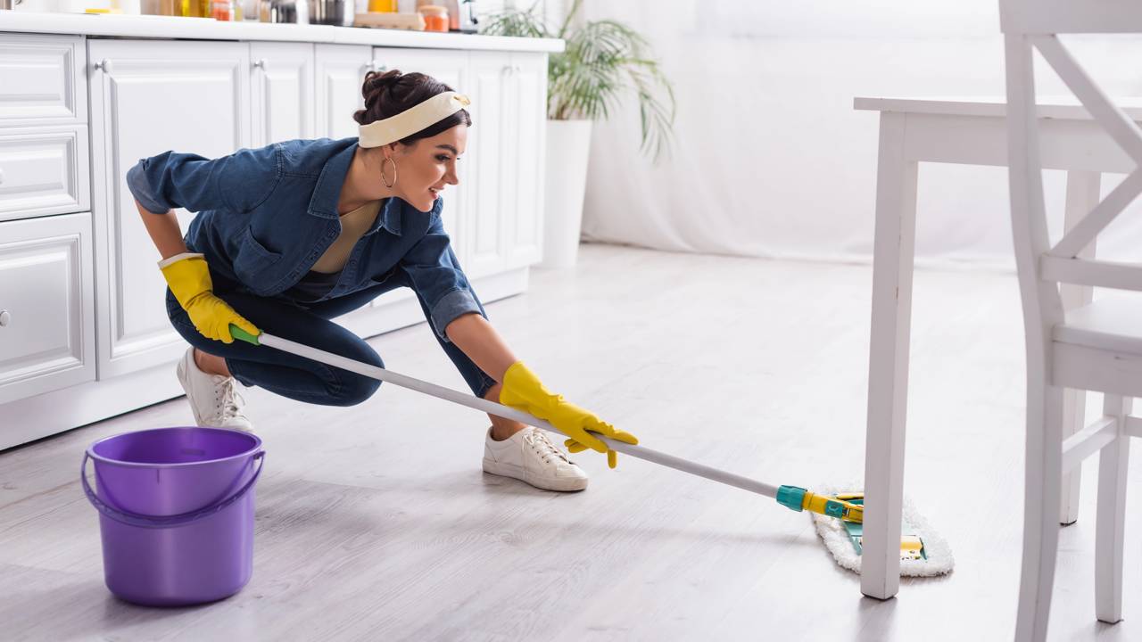 Limpeza surpreendente: solução caseira elimina germes e perfuma ao mesmo tempo