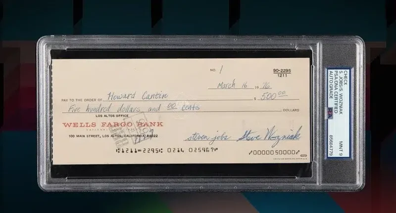 O cheque ‘Número 1’ da Apple, assinado por Jobs e Wozniak, foi leiloado por US$ 2,4 milhões