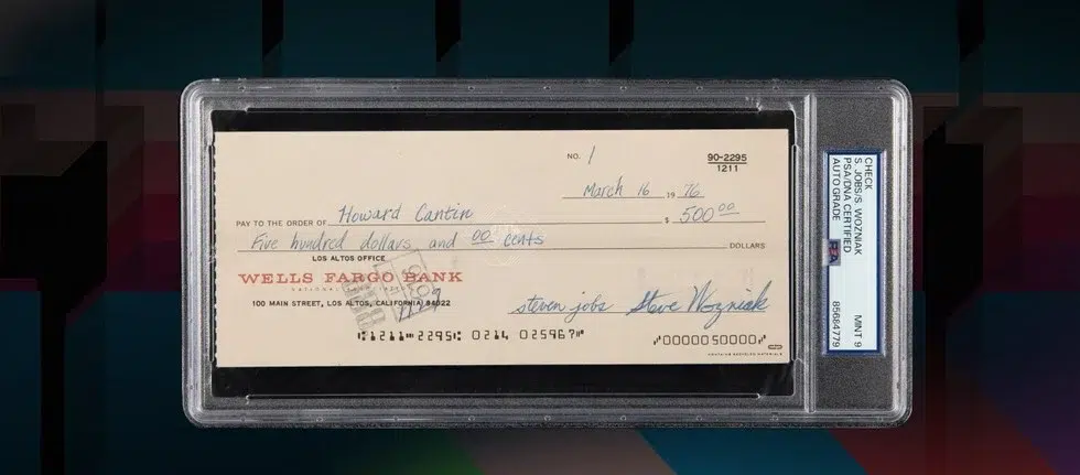 O cheque ‘Número 1’ da Apple, assinado por Jobs e Wozniak, foi leiloado por US$ 2,4 milhões