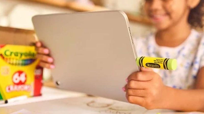 Volta às aulas nostálgica: SanDisk lança pendrive USB-C em formato de giz de cera Crayola