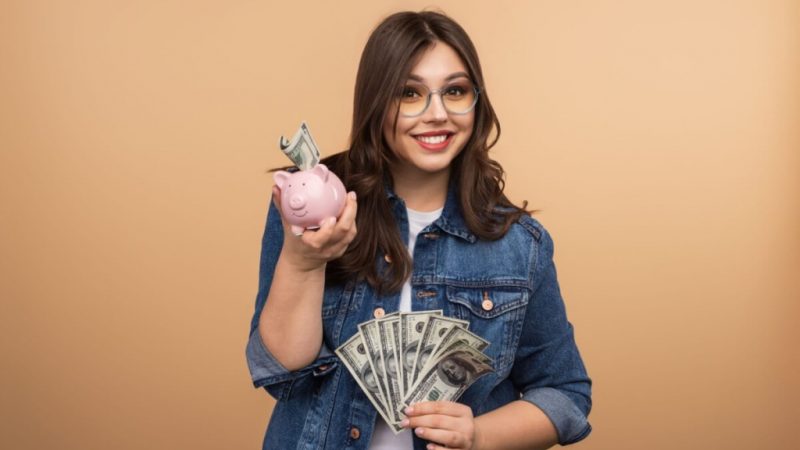 5 erros financeiros que jovens profissionais cometem no início da carreira
