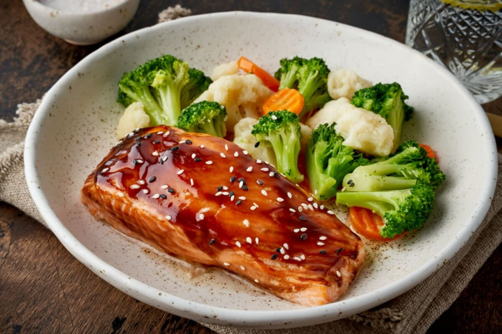 Almoço saudável: 5 receitas com salmão para inserir na dieta