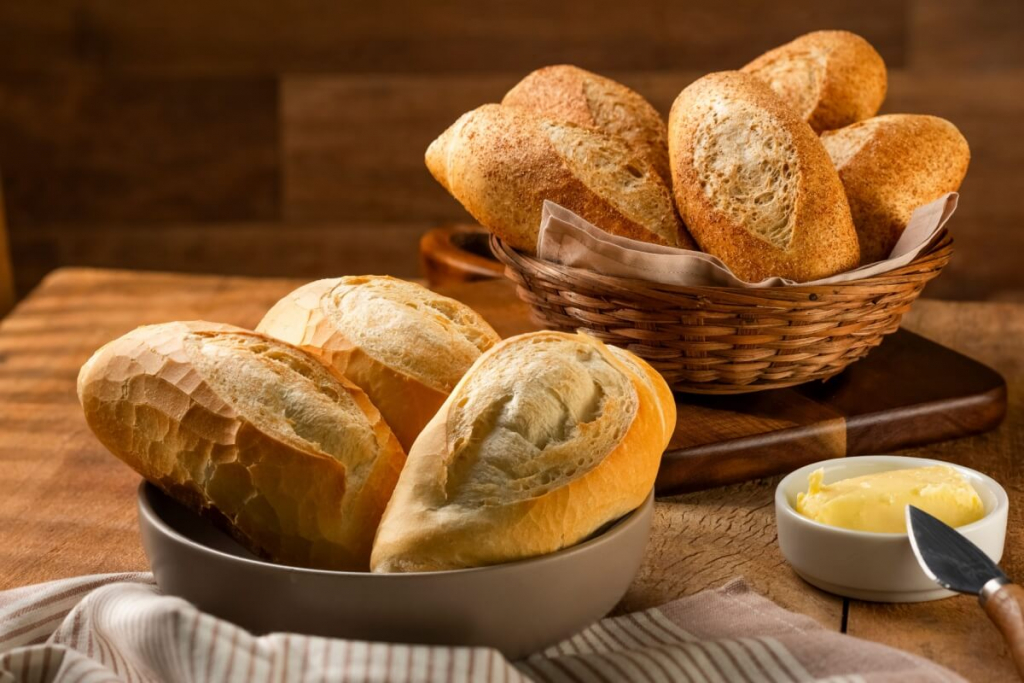 Carboidratos na mira: o pão francês atrapalha ou ajuda a emagrecer?