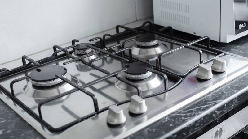 Como manter fogão impecável mesmo com gordura resistente a produtos e uso diário