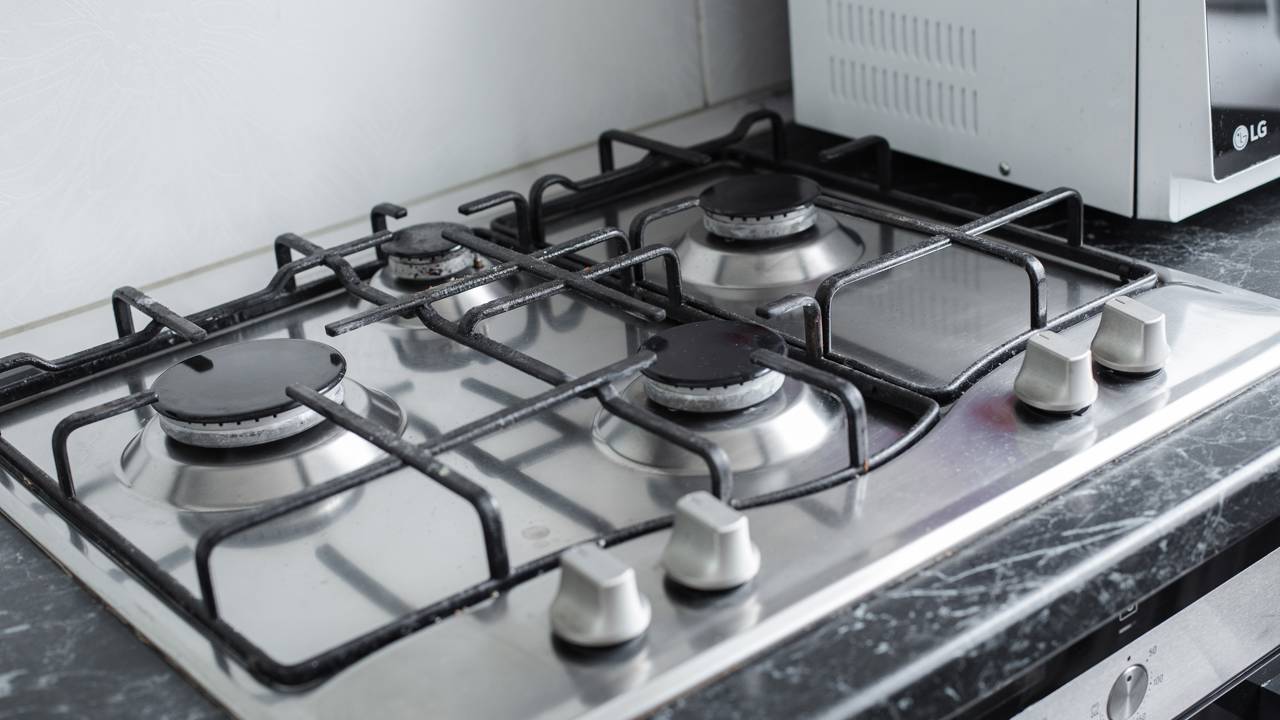 Como manter fogão impecável mesmo com gordura resistente a produtos e uso diário