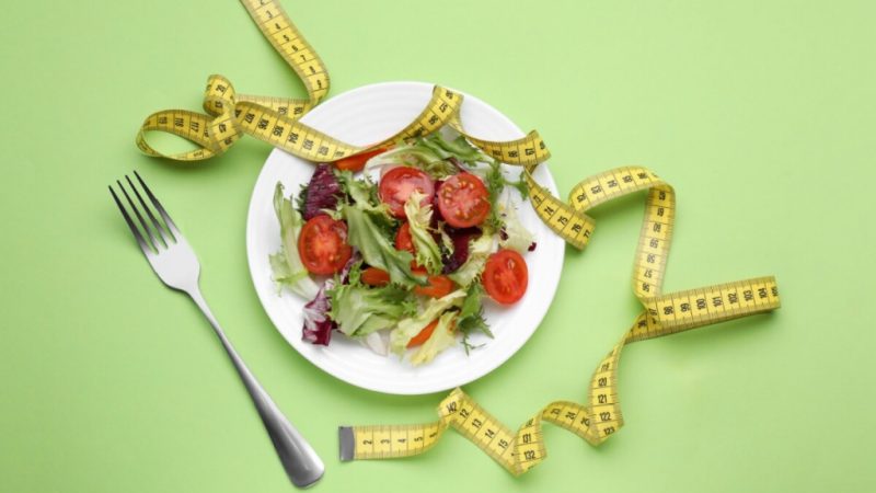 Entenda como o emagrecimento rápido pode causar deficiência de nutrientes