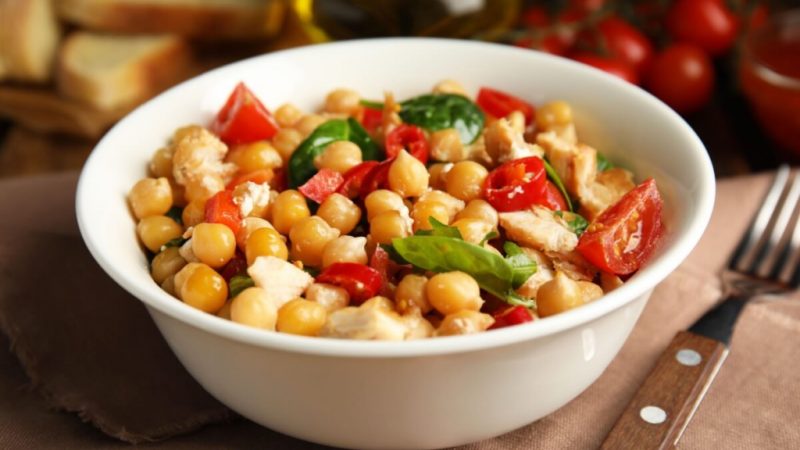 Grão-de-bico: 3 receitas leves e ricas em proteínas para o jantar