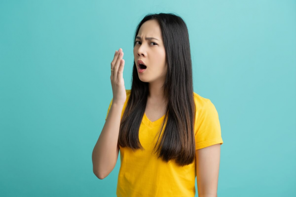 Mau hálito: 6 mitos e verdades sobre a halitose