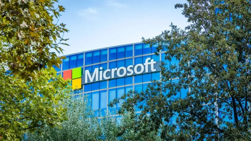 Microsoft ameaça processar OpenAI e Amazon por quebra de contrato em acordo de US$ 50 bilhões