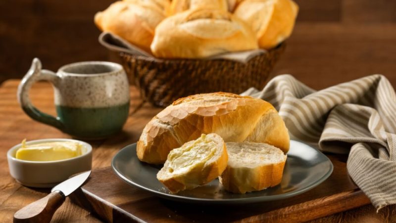 Pão francês na dieta: 11 formas saudáveis de consumir o alimento