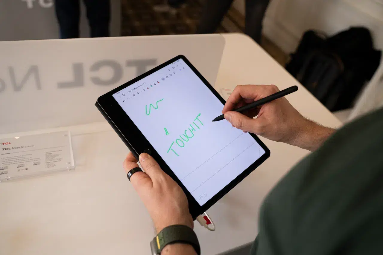 TCL apresenta nova linha de tablets na MWC 2026