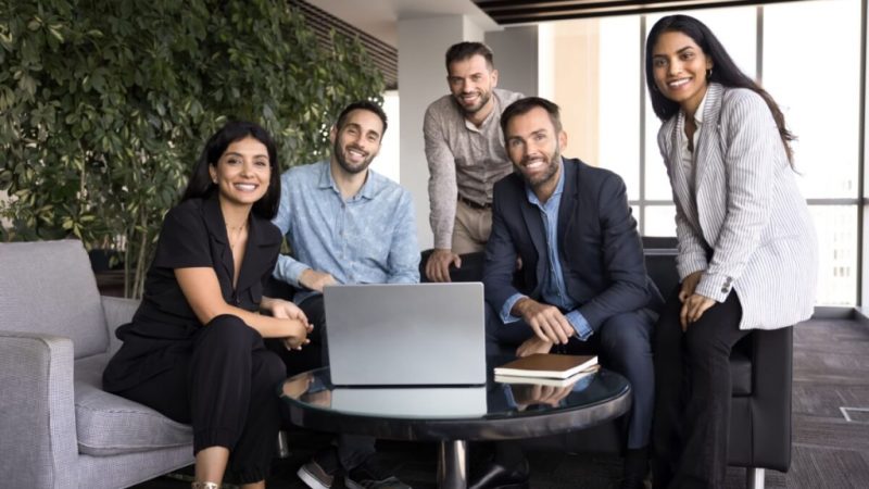 1º de abril: 6 mentiras do mundo corporativo que ainda moldam carreiras