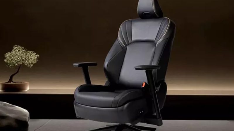 A Toyota transformou o banco do Crown em uma cadeira de escritório com aquecimento, ventilação e porta USB