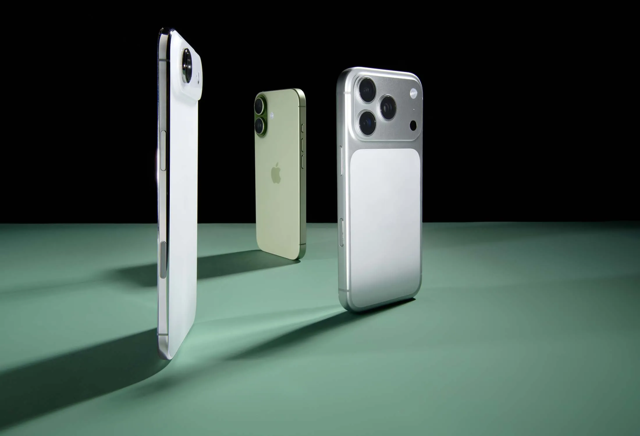 A UE exige baterias removíveis em celulares a partir de fevereiro de 2027, mas a lei tem uma brecha que favorece a Apple