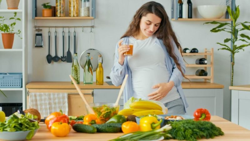 Alimentação na gravidez: veja o que comer e o que evitar