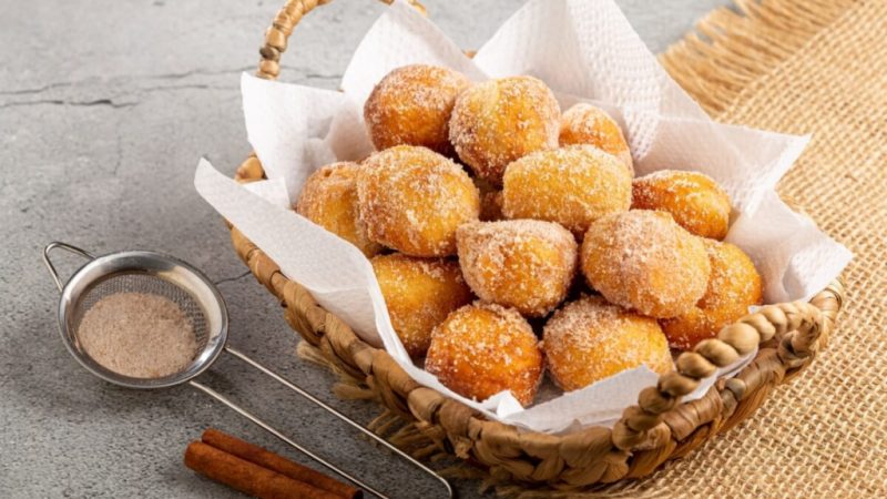 Bolinho de chuva: 3 receitas práticas e deliciosas para o lanche da tarde
