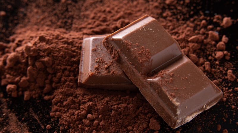 Chocolate amargo pode ser um aliado contra pressão alta e trombose